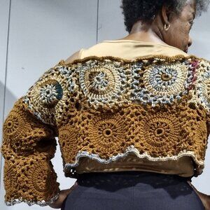 Circular motif shrug
